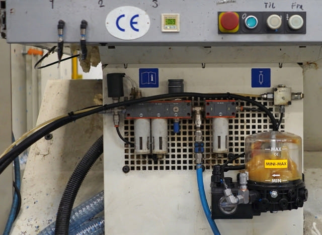 Vi tilbyder centralsmøring til alle typer maskiner - landbrug, entrepremør, industri osv.