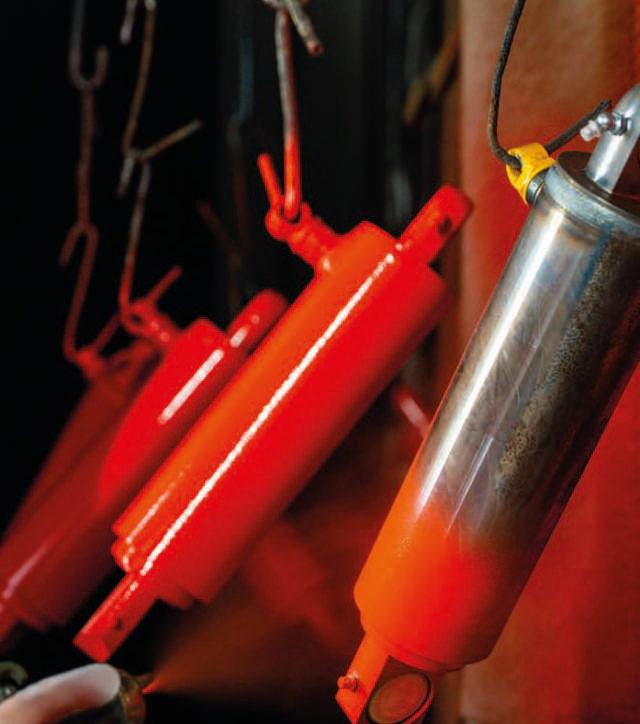 Udover vores store udvalg af cylindre tilbyder vi også et omfattende sortiment af reservedele og tilbehør.