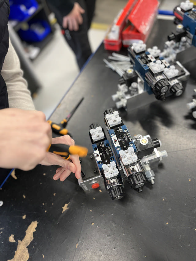 Vores specialister står klar med rådgivning om tryk, flow og montage, så du får den rette ventil til netop dit system.