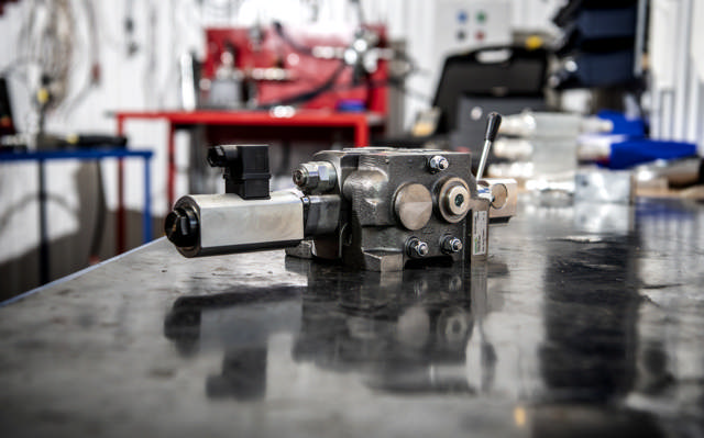 Hydraulikventiler for et effektivt og stabilt hydrauliksystem - køb dem hos JO Hydraulics