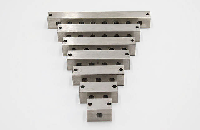 Smøreblock rustfri 8 huls ex nippel