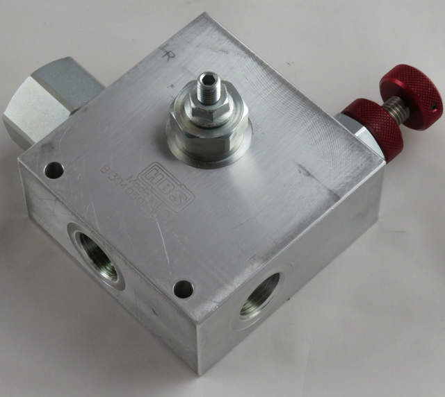 Prioritetsventil med overtryksventil