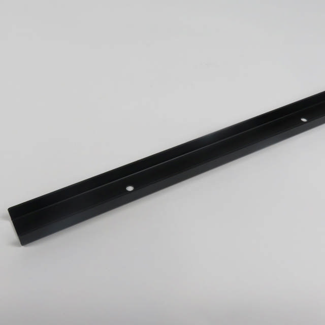U-skinne Malet sort 1990 mm